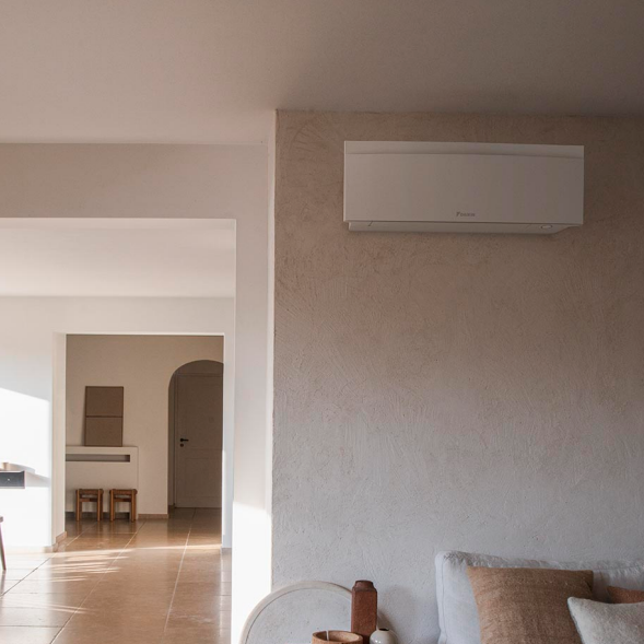 Daikin Multisplit Klimaanlage für 2 Räume Matt Weiß, Emura, Wandgeräte, 2MXM40A + FTXJ20AW   7000 BTU - 18000 BTU